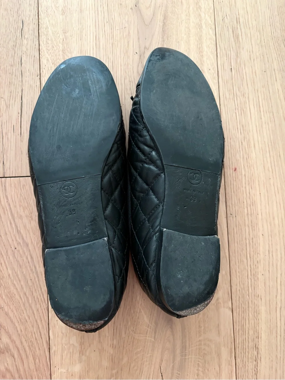 CHANEL Black ballet flats in Quilted Leather. Size 39